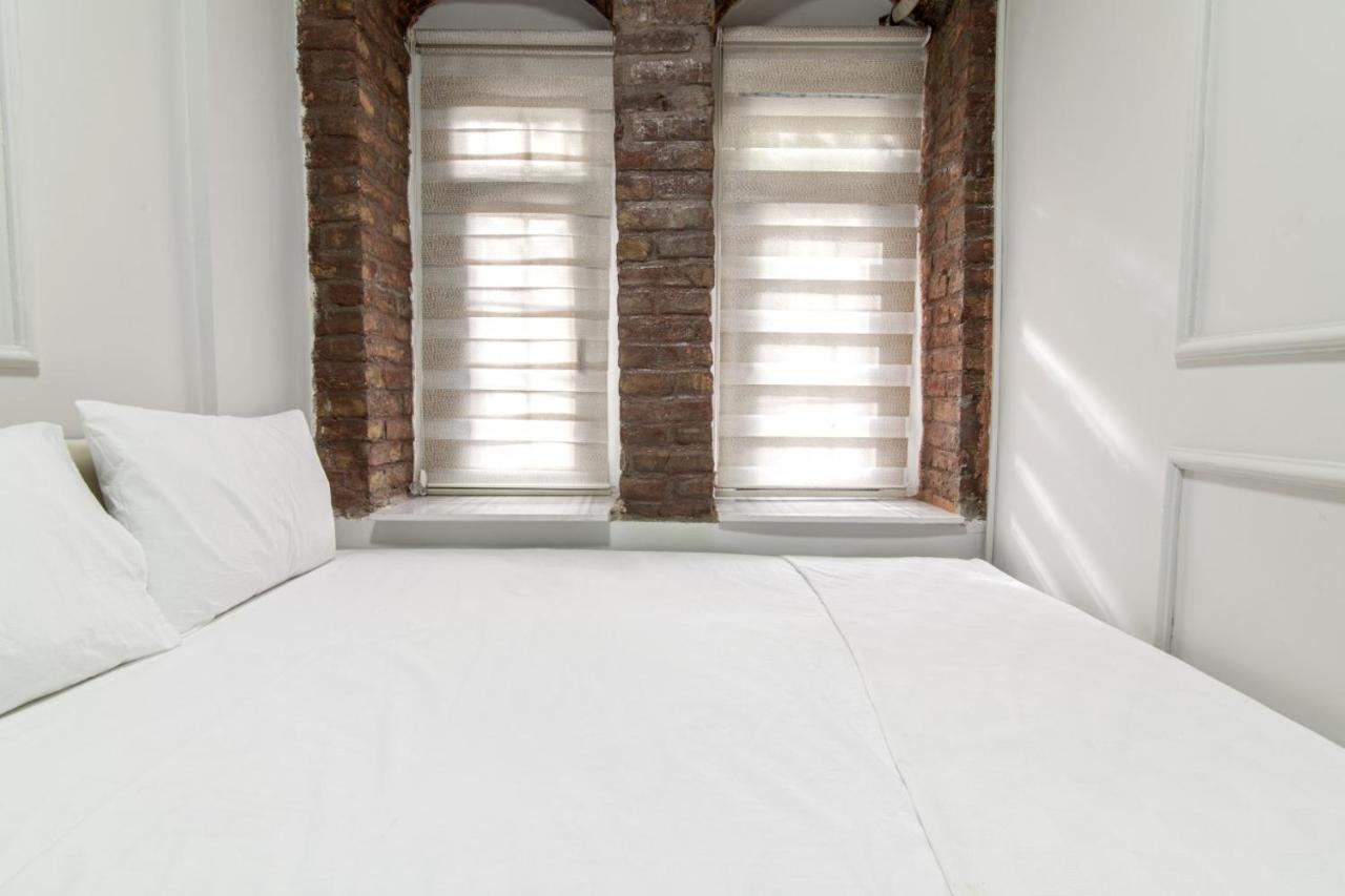 Modern Flat In The Heart Of Beyoglu Istanbul Exterior photo